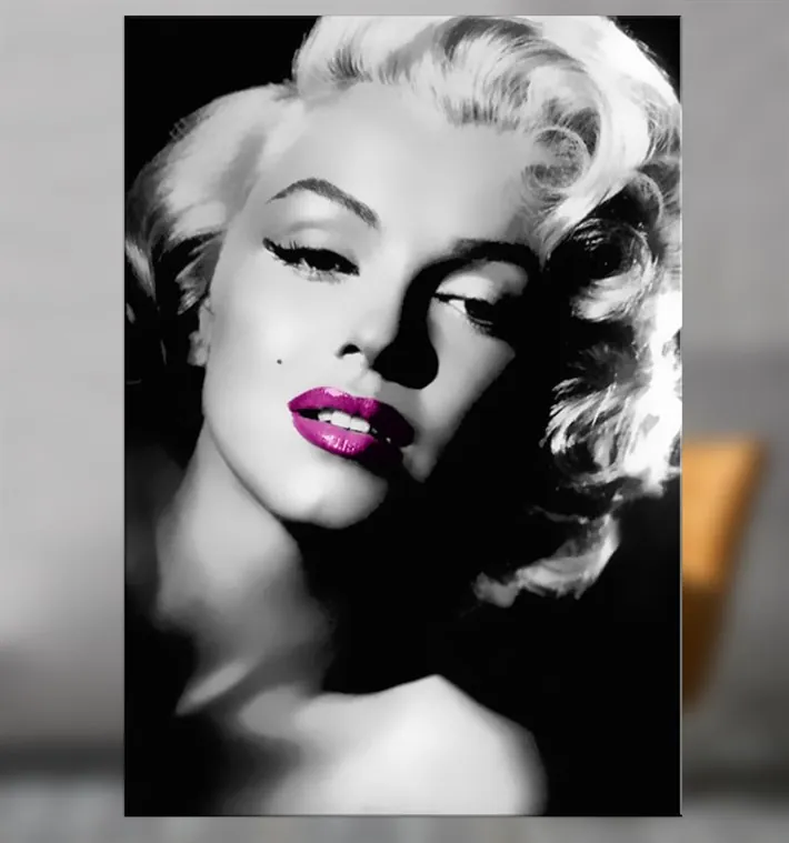 Marilyn Monroe Pembe Rujlu Siyah Beyaz Kanvas Tablo